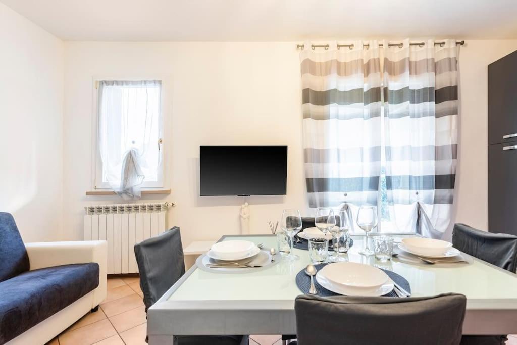 Limone Apartment - Featuring A Private Garden And Access To A Pool Barcuzzi Exterior foto