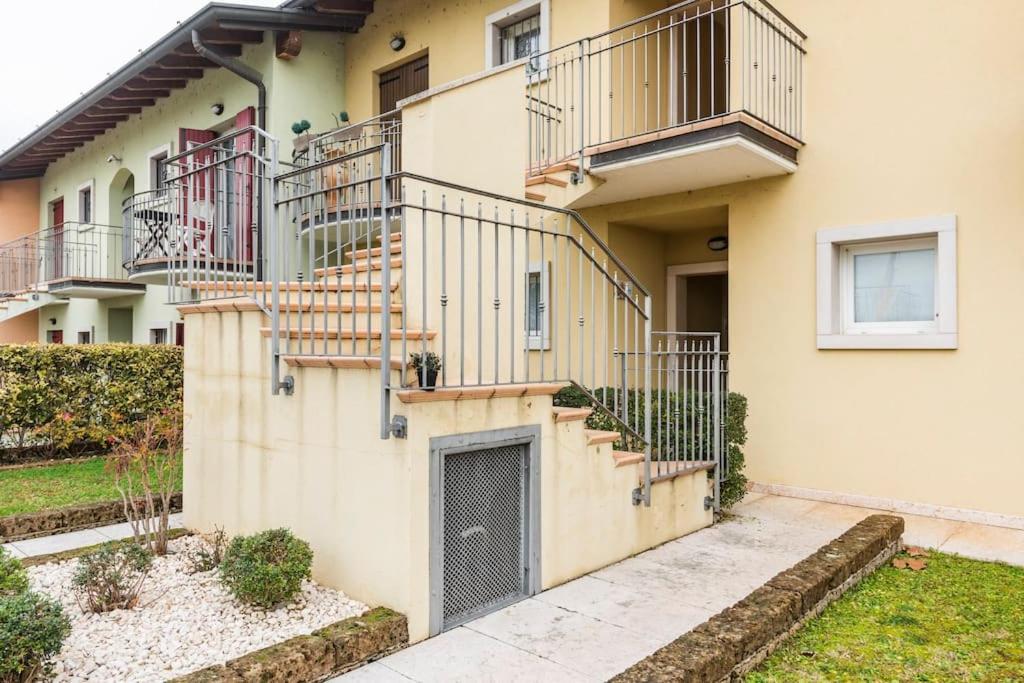 Limone Apartment - Featuring A Private Garden And Access To A Pool Barcuzzi Exterior foto