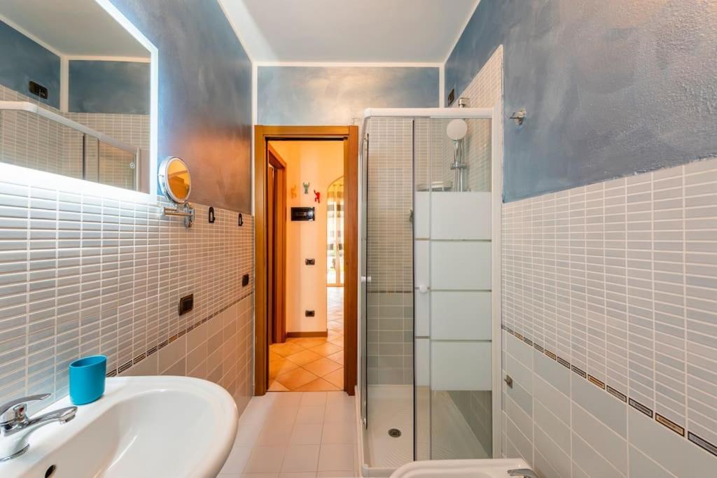 Limone Apartment - Featuring A Private Garden And Access To A Pool Barcuzzi Exterior foto